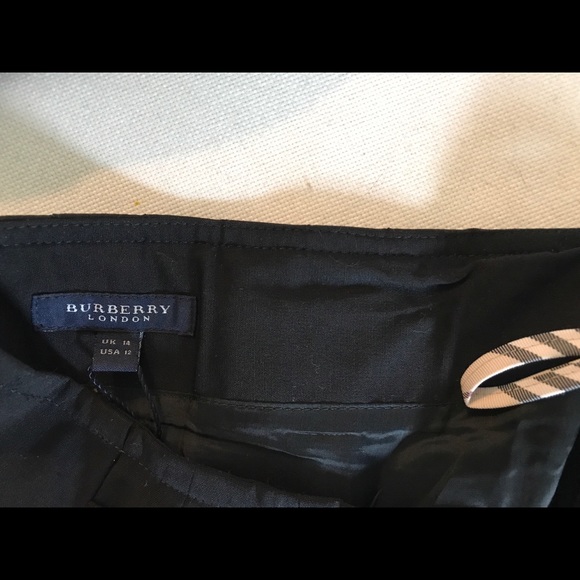 💯‼️ Authentic Burberry pleated black miniskirt. - Picture 4 of 4